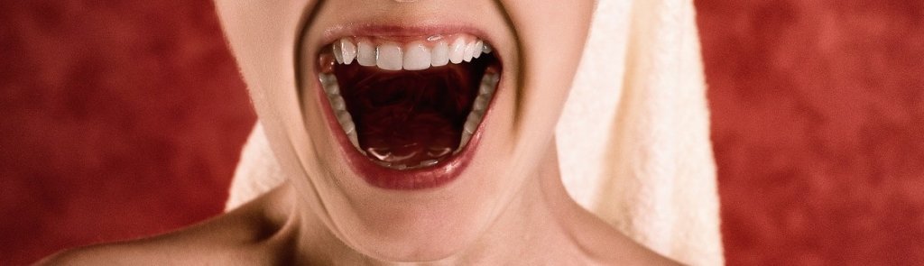 Pickel Am Zahnfleisch Zahnfistel Gefahrlich Der Zahn Profi