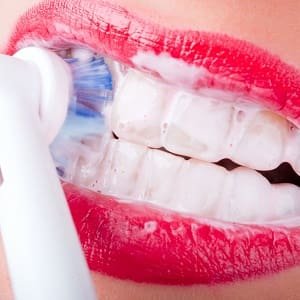 Zähne putzen mit Backpulver oder Natron - weiße Zähne mit Hausmittel