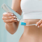 Whitening Zahnpasta für weiße Zähne - aufhellende Zahncreme sinnvoll - Bleaching