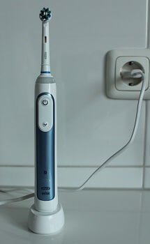 Oral-B Smart Expert Zahnbürste mit Reiseetui