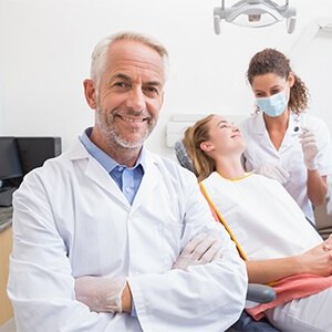 Schwarze Zähne - Ursachen und Hilfe - Zähne ziehen - nach weisheitszahn op - Riss im Zahn